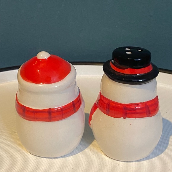 Vintage Style Snowman Couple Salt and Pepper Shakers - Picture 4 of 7